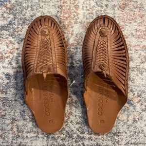 ✨NWOT✨ Coconuts by Matisse Leather Mules/slides